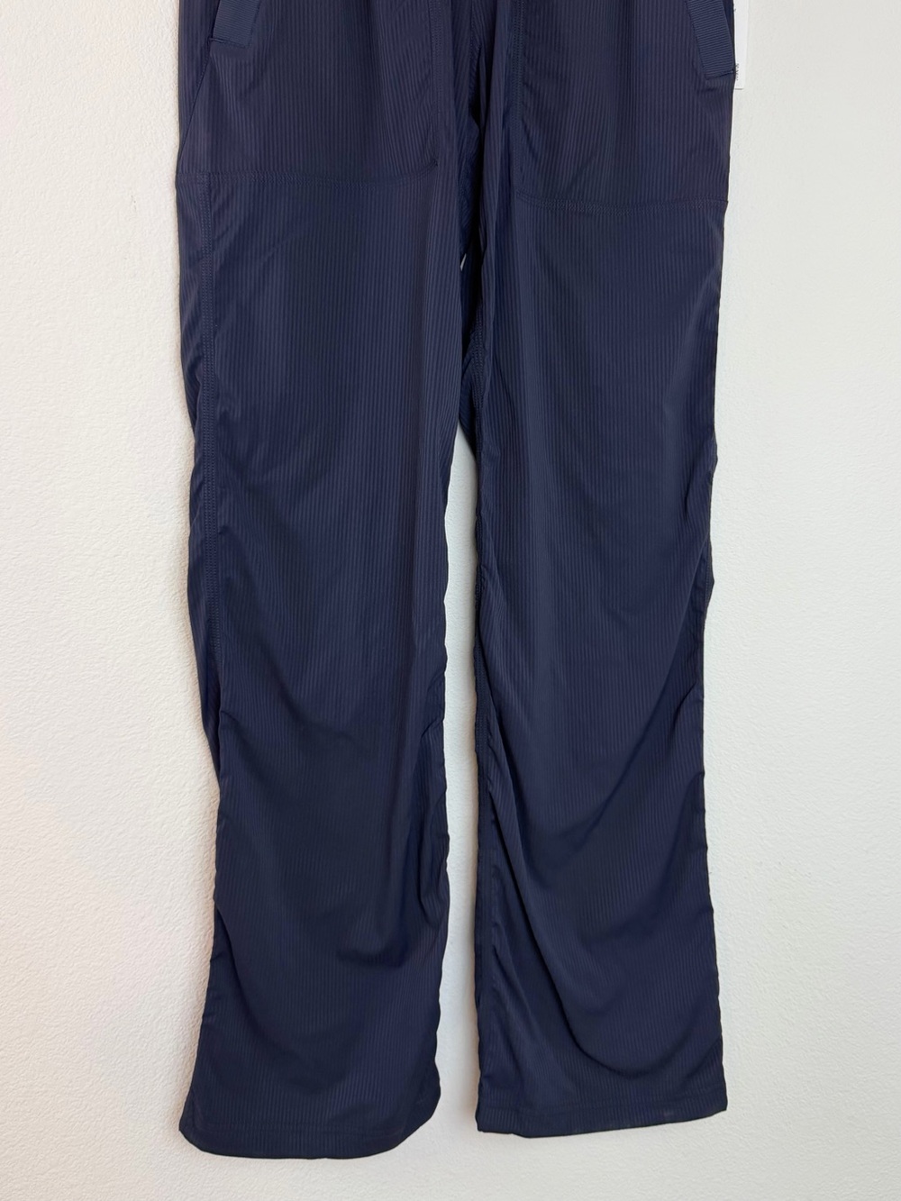 Lululemon Dance Studio Mid-Rise Pant Regular
in Black Night Size 6 - Picture 8 of 16